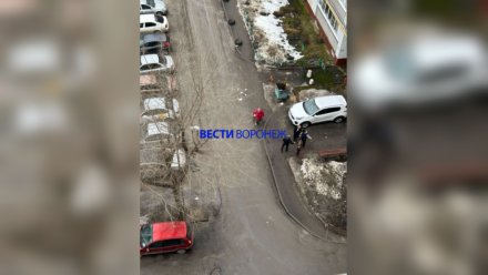Труп 41-летнего мужчины нашли во дворе в Воронеже