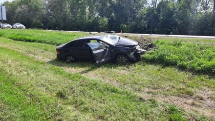 В Воронежской области легковушка столкнулась с большегрузом: 1 человек погиб