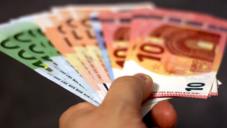 Курс евро впервые с 2014 года поднялся выше 94 рублей
