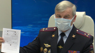 Мигрантам начнут выдавать специальные удостоверения с отпечатками пальцев