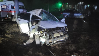 Hyundai Solaris протаранил фонарь в воронежском посёлке: погиб 34-летний мужчина