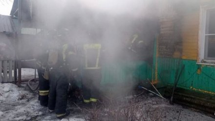 Двое мужчин спасли ребёнка из горящего дома в Воронежской области