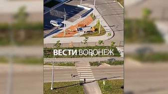 Воронежцы сняли на видео опасные развлечения школьников на проезжей части