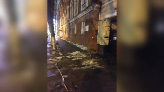 В Воронеже от главы ТСЖ потребовали миллион за обрушение ледяной глыбы на 3-летнюю девочку