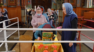Воронежцы выстроились в очередь к ковчегу с частицей Покрова Пресвятой Богородицы
