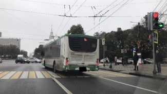 В Воронеже пассажиров в час пик высадили из автобуса из-за поломки