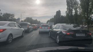 Выезд из Воронежа сковала адская пробка