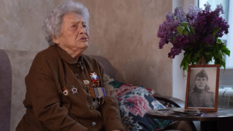 «Железная бабушка» поздравила воронежцев с 80-летием Победы и спела «Катюшу»