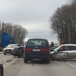 Воронежцы поделились видео жуткого массового ДТП с пострадавшим