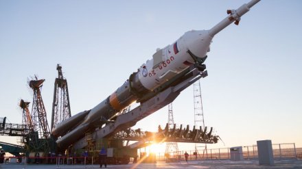 Появилось видео установки ракеты «Союз-ФГ» с воронежским двигателем на Байконуре
