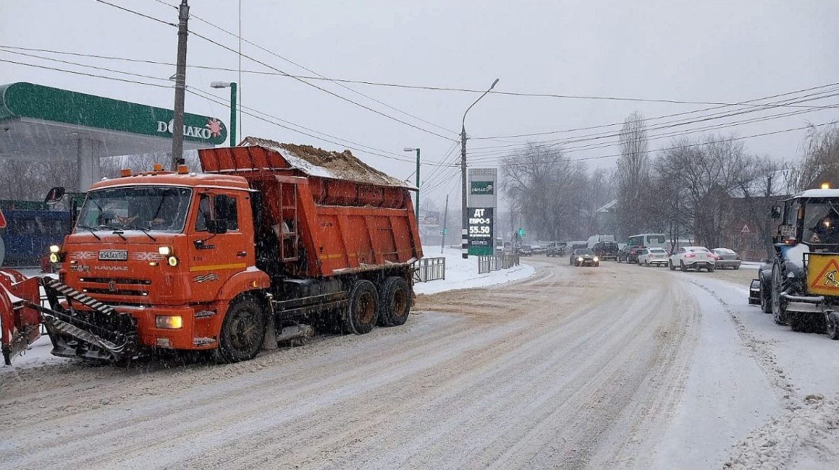 В Воронеже на очистку улиц от снега выехали 158 единиц техники | 09.12.2023  | Воронеж - БезФормата