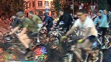 Более тысячи человек приняли участие в ночном велопробеге по Воронежу