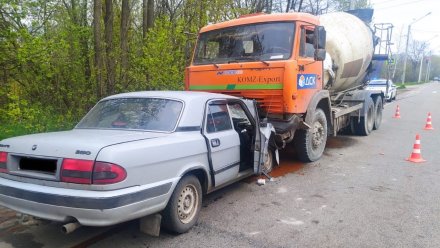 В аварии с бетономешалкой в Воронеже погиб 24-летний автомобилист