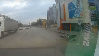 Появилось видео момента ДТП с пострадавшим 38-летним байкером в Воронеже
