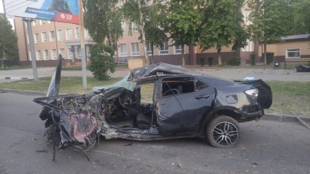 В Воронеже 18-летний автомобилист на Toyota Corolla разбился насмерть на Ленинском проспекте