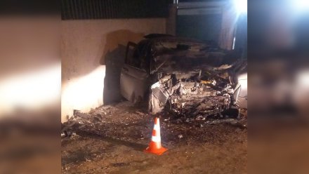 В Воронеже 32-летний автомобилист на скорости врезался в стену и погиб