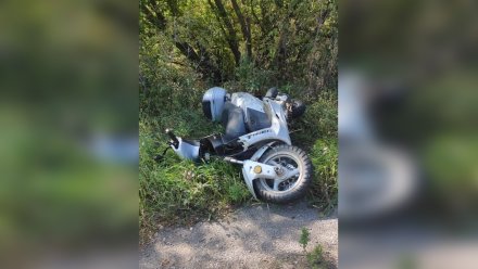 Водитель скутера разбился насмерть в ДТП в Нижнедевицком районе