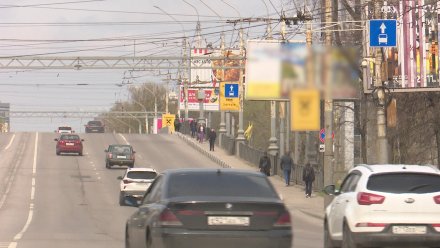 Воронежским автомобилистам разрешили ездить по выделенкам ночью