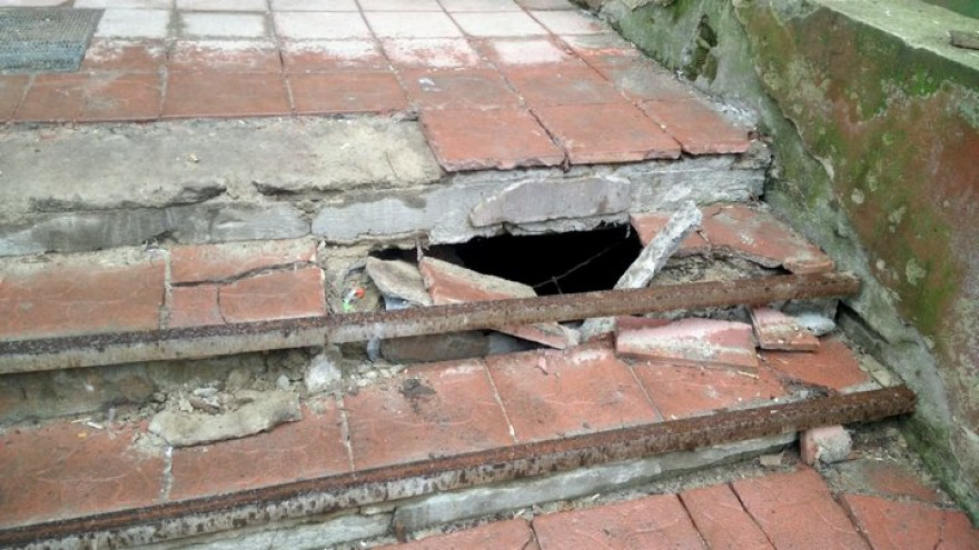 Воронежец отсудил у коммунальщиков 50 тыс. рублей за падение у подъезда