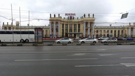 Остановка у главного вокзала Воронежа стала платной для маршрутчиков