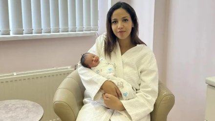 Родившая в поезде марокканка решила назвать малышку в честь воронежского врача