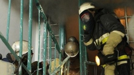 Балконы загорелись в воронежской многоэтажке: эвакуированы 9 человек