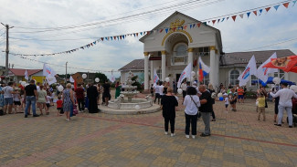 В воронежском селе прошёл парад в честь Дня семьи, любви и верности