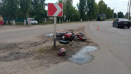 В Воронежской области мотоциклиста госпитализировали после столкновения с ВАЗом