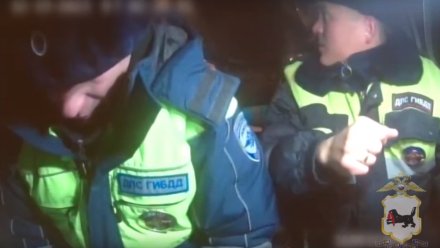 На трассе под Иркутском спасли замерзающего в -40 водителя из Воронежа