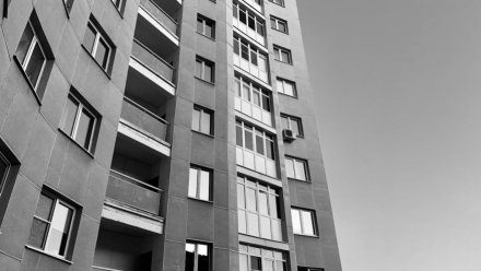 Труп человека обнаружили под окнами многоэтажки в воронежском Отрадном