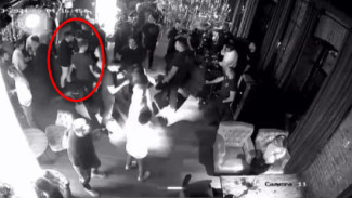 Камеры записали начало смертельной драки в кальян-баре Liquor в центре Воронежа