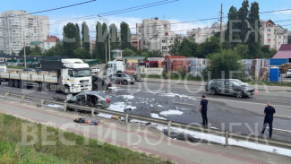Появилось видео с места массового смертельного ДТП на Антонова-Овсеенко в Воронеже