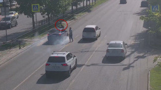 Появилось видео момента ДТП со сбитой на переходе женщиной в Воронеже