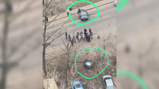 Момент с разорвавшейся легковушкой у ЖК «Цветной бульвар» в Воронеже показали на видео