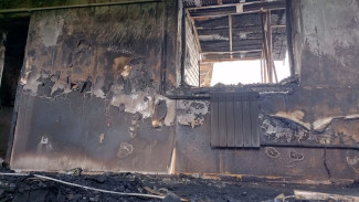 Пожар уничтожил дом семьи с двумя детьми в Хохольском районе 
