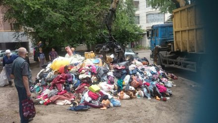 В Воронеже из квартиры пенсионерки вывезли 2 грузовика мусора