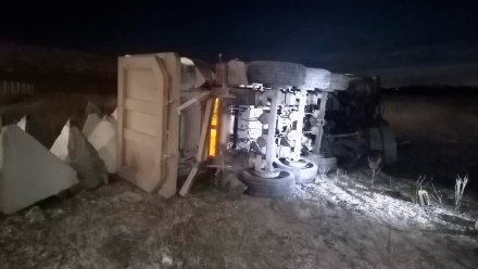 Водитель грузовика из Белоруссии попал в больницу после ДТП на воронежской трассе
