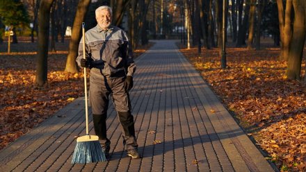 В Воронеже дополнительно наймут дворников для уборки улиц от песка