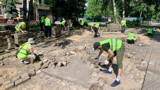 В Воронеже на пешеходной части Карла Маркса начали убирать старую плитку
