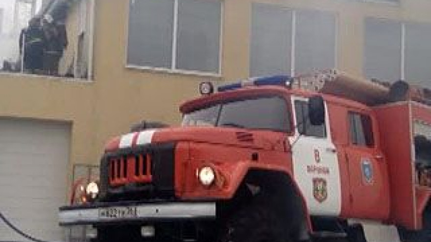 Пожарным понадобилось больше получаса, чтобы ликвидировать пожар на улице МОПРа