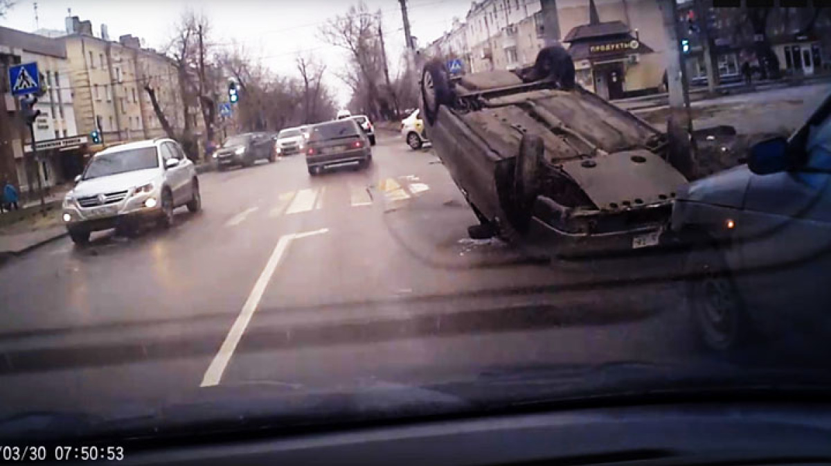 Авария на проспекте патриотов воронеж сегодня. Что сейчас происходит в воронеже видео. Авария в воронеже сегодня утром. Авария на чернавском мосту воронеж сегодня. Что сейчас происходит в воронеже видео.