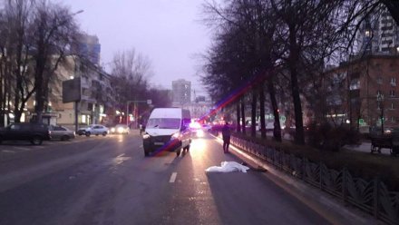 Полиция установила личность погибшего в центре под колёсами «Газели» воронежца