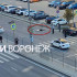 Курьера отбросило на несколько метров после ДТП с легковушкой в Воронеже