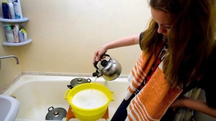 Воронежские чиновники прокомментировали отключение горячей воды на год в многоэтажке
