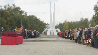 В Воронежской области захоронили найденные в песчаном карьере останки 72 бойцов