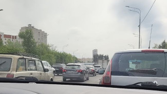 Воронежцы пожаловались на образовавшиеся с утра пробки на Антонова-Овсеенко