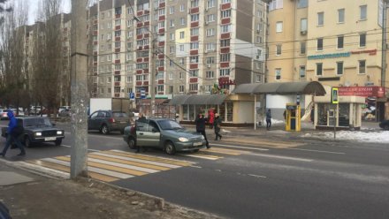 В Воронеже иномарка сбила 17-летнюю девушку на пешеходном переходе