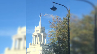 Руфер поджёг дымовую шашку на шпиле сталинки в центре Воронежа