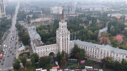 В Воронеже отремонтируют крышу в сталинке с башней