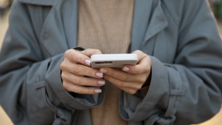 Заведующая магазином в Воронеже лишилась более 3 млн после знакомства в Сети